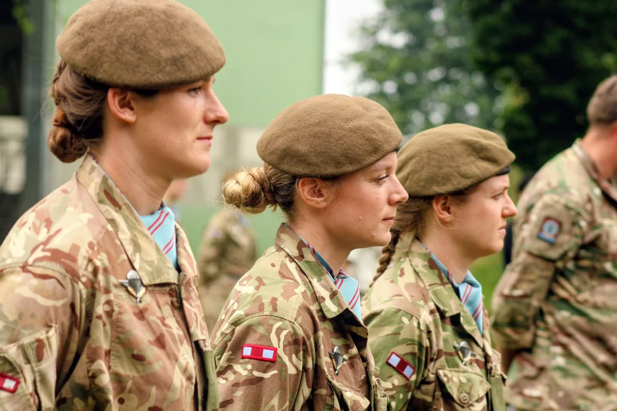 fany_prvc's tweet photo. 🪂Three FANYs have completed the tough two-week French Paratroopers Course in ETAP (@ecoledestap), Pau, and have earned their ‘brevet’ (wings).
https://t.co/iorzd69Bo1 https://t.co/mCturx6c4z