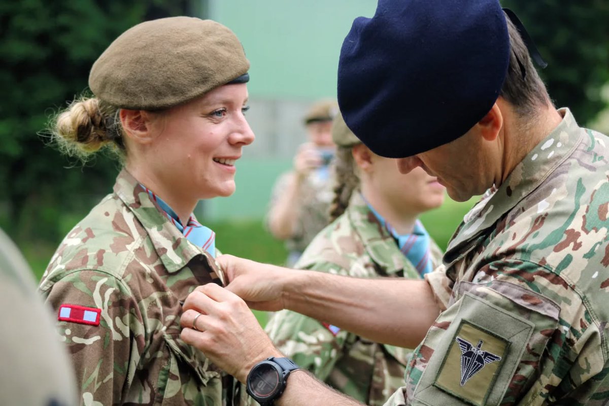 fany_prvc's tweet photo. 🪂Three FANYs have completed the tough two-week French Paratroopers Course in ETAP (@ecoledestap), Pau, and have earned their ‘brevet’ (wings).
https://t.co/iorzd69Bo1 https://t.co/mCturx6c4z