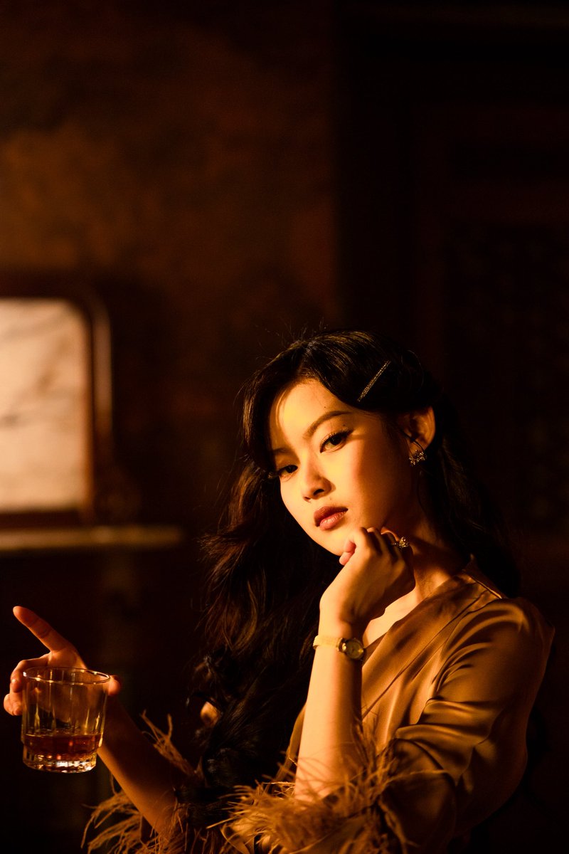 SANTSALAYA's tweet photo. ถ้าเป็นหนังจีน ต้องได้ฉายาว่า “แม่จิ้งจอกสาวพันหน้า” ..เปิดอัลบั้มรูปรอลง อิอิ  #สอดสร้อยมาลาep13 https://t.co/gIDxawykzC