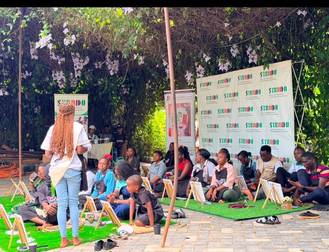 DaisyNakyobe's tweet photo. How can I finish this week without sharing these beautiful moments, powerful artwork, and meaningful conversations about ending menstrual stigma, painting #justice .
@syradouganda
#ColorsOfChange https://t.co/SqB6ZikUtB