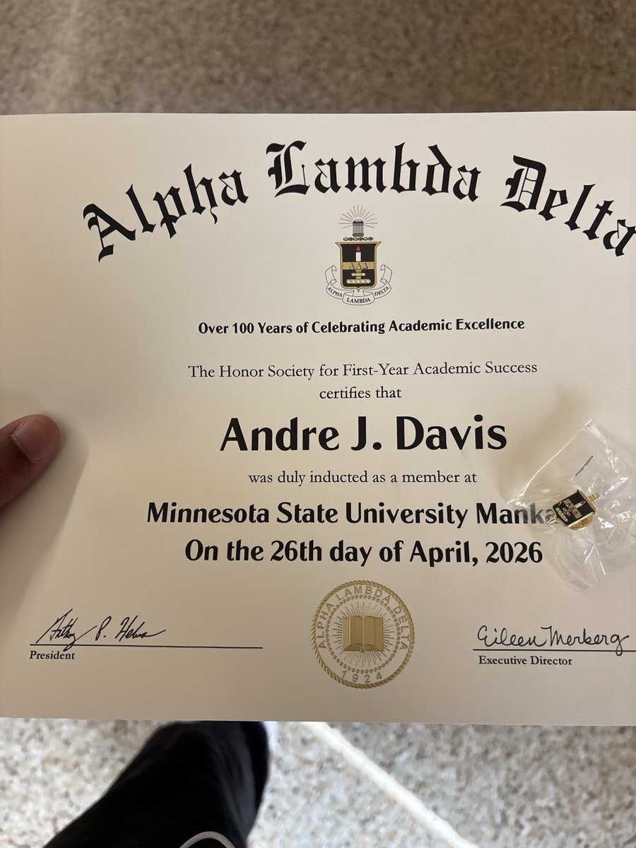 Hopxillah's tweet photo. Inducted into a top 10 honor society. POG https://t.co/jtt9nvxEnc