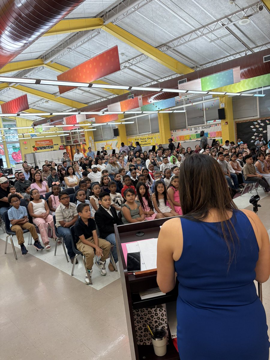 REDSTEM_Magnet's tweet photo. It’s time for the next big jump for second grade. Say goodbye to the inside classrooms and now you are onto the outside annex for third through fifth grade classes. What an awesome milestone that you are halfway through elementary school.
@REDSTEM_Magnet
#TeamRedSTEM
@HoustonISD https://t.co/FmdCZfpRIT