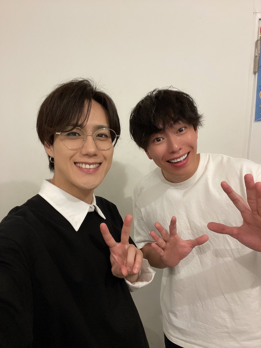 89_dars's tweet photo. 「Connect」vol.2
台風の影響があるなか足を運んでくださり
本当にありがとうございました🥺
雨男2人でごめんね…笑

色々な企画をしましたが楽しんでいただけましたか？
幼少期エピソードは忘れてね…笑

お手紙、プレゼントもありがとう！大切にします！ https://t.co/ZMmNCMY2U0