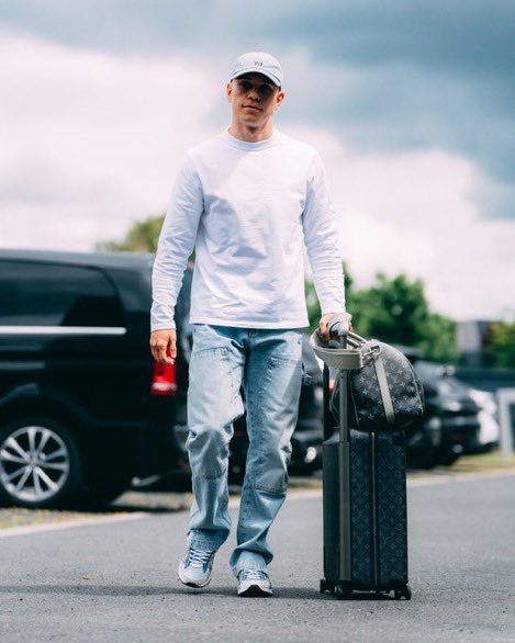 SignalFootBE's tweet photo. Leandro Trossard est enfin arrivé à la prison de Nivelles. En détention pendant au minimum 3 semaines, on lui souhaite beaucoup de courage.
#FreeTrossard https://t.co/oizzw1MNgV