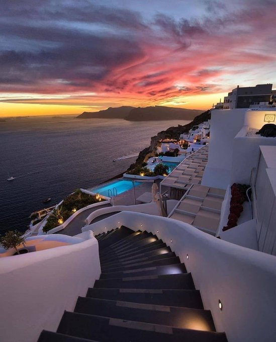 BarirahQueen's tweet photo. Amazing Sunset in Santorini, Greece 🇬🇷 https://t.co/jw6kiI5Q5A
