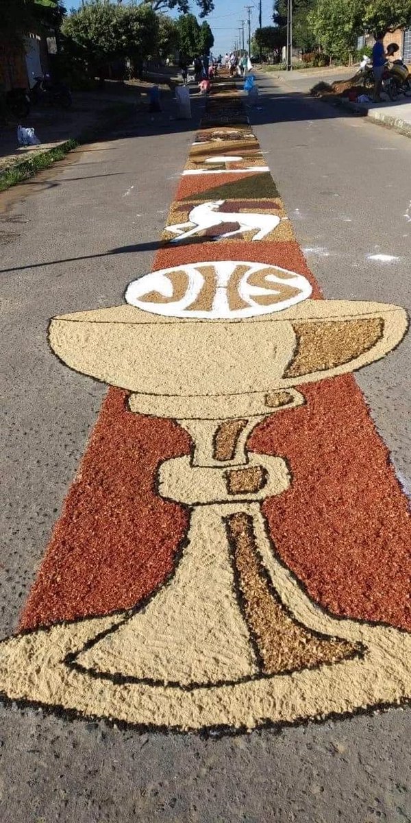 SiqueiraXBR's tweet photo. Amanhã é dia de Festa!!!
Corpus Christi é dia de preceito rapaziada!

Nada de faltar na Missa! https://t.co/co2OekjE9c