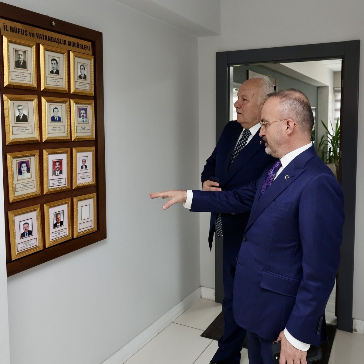 turanbulent's tweet photo. Ankara İl Nüfus ve Vatandaşlık Müdürlüğümüzü ziyaret ettik.

#Nüfus hizmetleri, doğrudan vatandaşımıza dokunan en temel kamu hizmetlerinden biri. Kimlikten adres işlemlerine, vatandaşlıktan veri altyapısına kadar geniş bir alanda yürütülen çalışmaları yerinde değerlendirdik.

Amacımız; vatandaşlarımızın işini kolaylaştıran, hızlı, güvenilir ve güçlü bir hizmet altyapısını daha da ileri taşımak. #TürkiyeYüzyılı vizyonuyla çalışmaya devam ediyoruz. 

@TC_icisleri
@TCNufus
@ankara_il
@MustafaGungorlu
