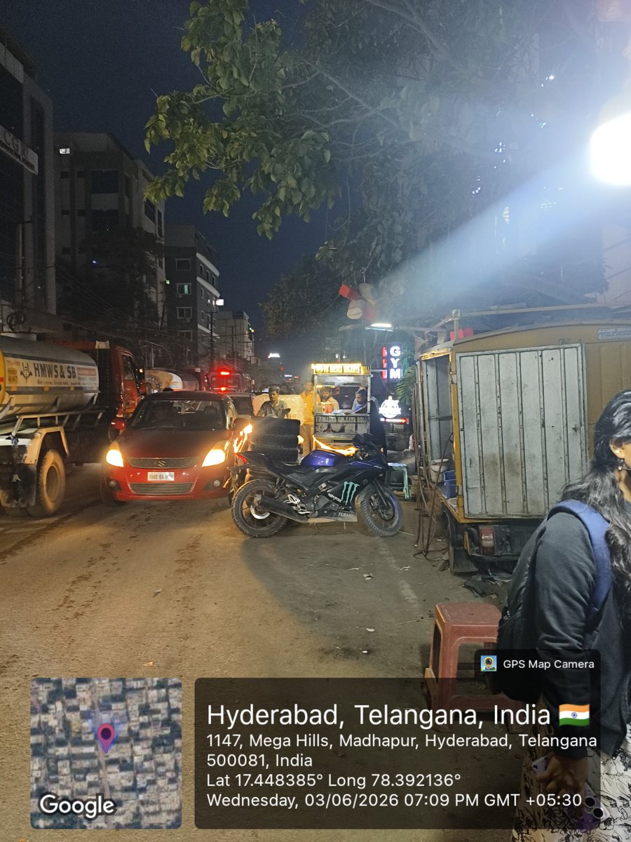 NapQueenMee's tweet photo. Road encouragement in this entire stretch is became worst here in madhapur @GummallaSrijana @CMC_Offcl madhapur https://t.co/B6fwsgdxEK https://t.co/pn24Etec5e