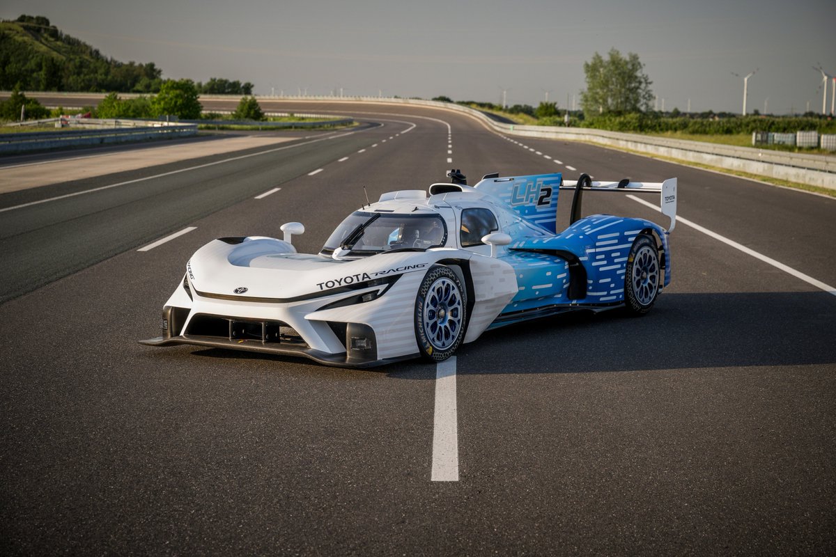 TGR_Spain's tweet photo. 🏁🚗 ¿Listos para ver todo lo que el TR LH2 es capaz de hacer? 

El prototipo de @ToyotaRacingWEC impulsado por hidrógeno líquido formará parte de la magia de la carrera más icónica del motor, las 24 Horas de Le Mans 2026 ⌚️.

👉 El jueves 11 de junio a las 12:50 horas y el sábado 13 de junio a las 12:45 horas, el prototipo TR LH2 completará varias vueltas de demostración al Circuito de la Sarthe.

Antes de su exhibición, el TR LH2 Racing estará expuesto para los aficionados en la Hydrogen Village. 📸

#ToyotaRacing #TRLH2 #24hLeMans