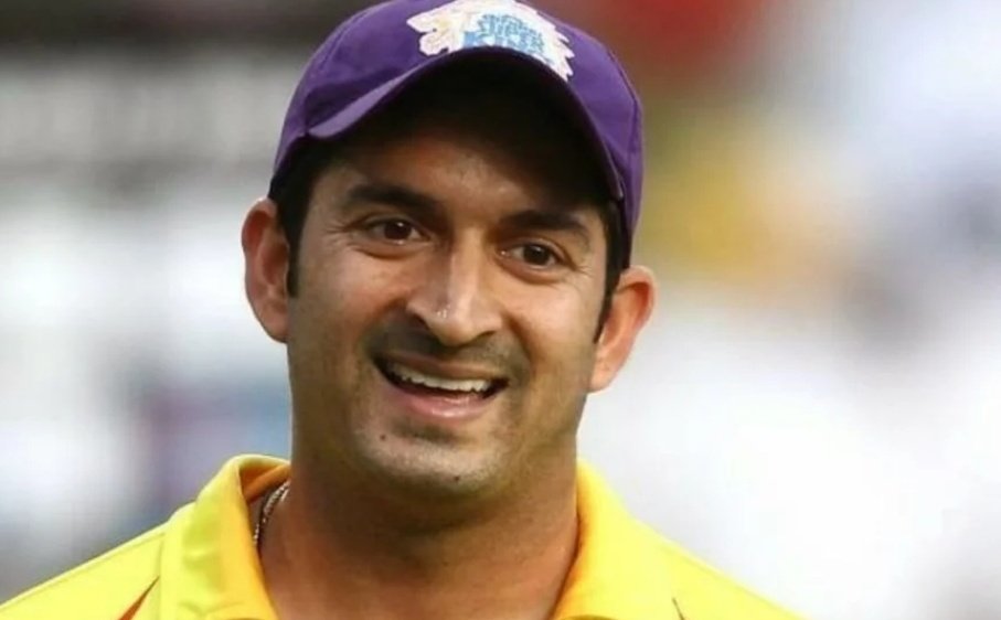 Itz_Bl3ze's tweet photo. Under Dhoni's captaincy, average bowlers used to look like Prime Bumrah. 🕊 https://t.co/FC1kk34hG0