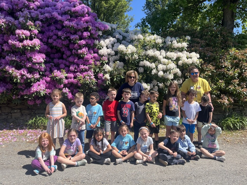 mryanbps's tweet photo. Kindergarten had a wonderful field trip to Araujo Farms in Dighton. Students were coloring with flower petals and planting their own pots to bring home. #bcsgreatplacetobe https://t.co/HYREGdVD9S