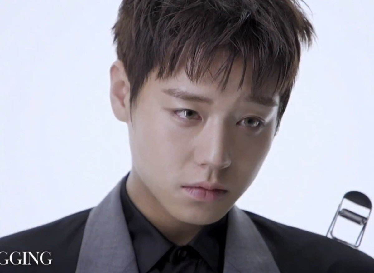 weaklyhero's tweet photo. what the fuck vampire jihoon https://t.co/kETCxje8Cw