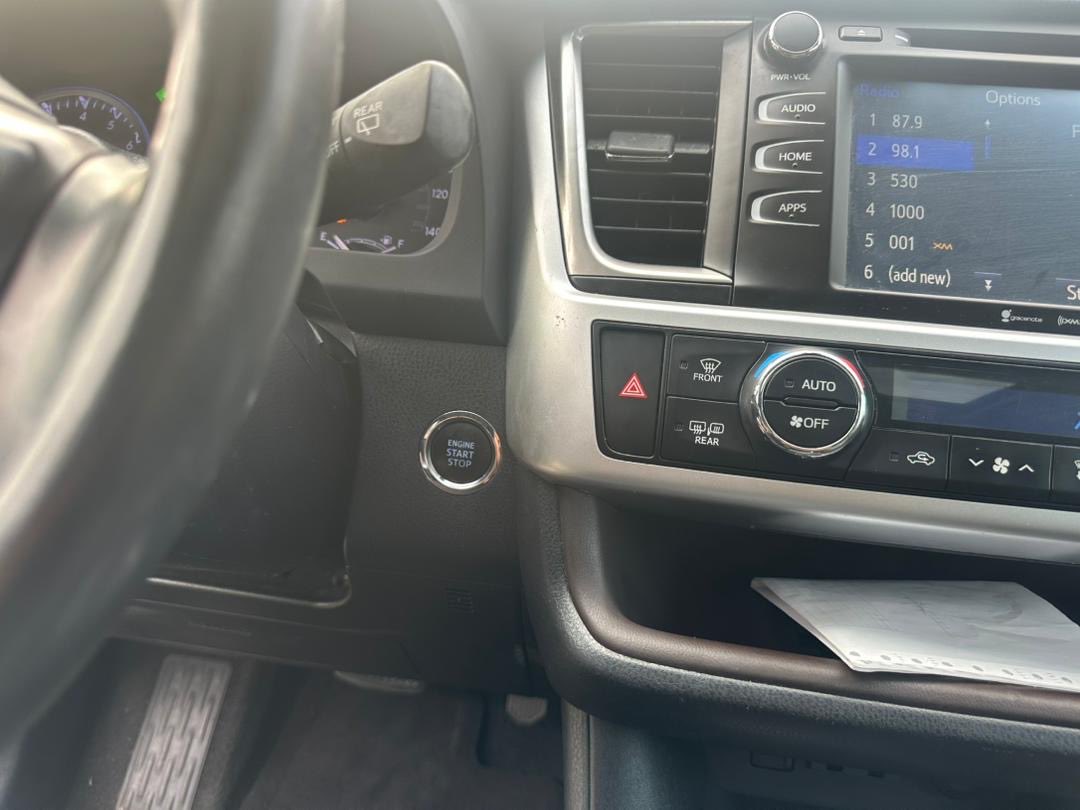 GumptionAutos's tweet photo. 2019  Toyota Highlander 
Xle 
Total accident free 
Price is 36M 
Call: 08101030251
Location is Lagos https://t.co/7HjSgpCtIS
