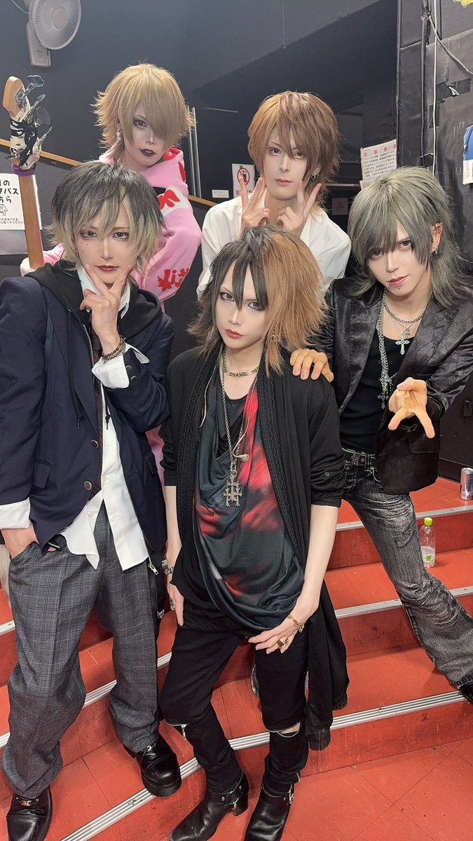 TOKYO_HANAYOME's tweet photo. 🥀SET LIST

2026.6.3  渋谷REX
東京花嫁単独公演  『平成花嫁』

1.妄想ランデヴー
2.魔法少女は壊れない
3.彼女IN THE DISPLAY
4.えくすきゅーしょん♡
5.英雄伝説
6.マリアージュ
7.「秘密」
8.bye bye
9.推し神様
10.愚者ノ行進
11.6ix6ix6ix
12.TOXIC×TOXIC
13.容疑者Aの花嫁
14.脳内感染オーバードーズ
15.愛憎ループ

🎧楽曲配信中_https://t.co/vlHsYNuj1d

💎NEXT→6/10 池袋BlackHole

＃東京花嫁