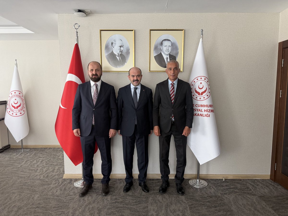 Slmakcyln's tweet photo. Gölbaşı’mıza huzurevi ve gündüzlü bakım ve aktif yaşam merkezi kazandırılması konusunda çalışmalarımıza devam ediyoruz. Bu kapsamda Gölbaşı Kaymakamımız Erol Rüstemoğlu ile birlikte Aile ve Sosyal Hizmetler Bakan Yardımcımız Adil Çalışkan’ı ziyaret ederek istişare ve değerlendirmelerde bulunduk.

Sayın Bakan Yardımcımıza ilgileri ve destekleri için teşekkür ediyoruz. İnşallah çalışmalarımız neticelendiğinde güzel haberi hemşerilerimizle paylaşacağız.

📍Aile ve Sosyal Hizmetler Bakanlığı