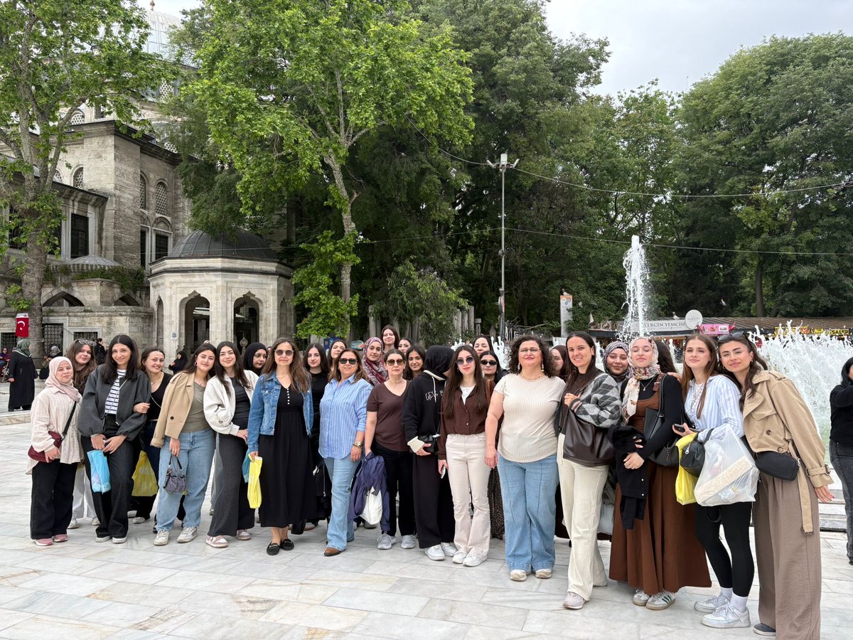 75Mtal's tweet photo. Okulumuz Felsefe Kulübü öğrenci ve öğretmenleri İstanbul’un kadim ve tarihi semti Eyüpsultan’da bulunan Pierre Loti Tepesi, Tarihi Eyüpsultan Hamamı Müzesi ve Eyüpsultan Camii’ne ziyarette bulundular. https://t.co/FC1yl1r6ia