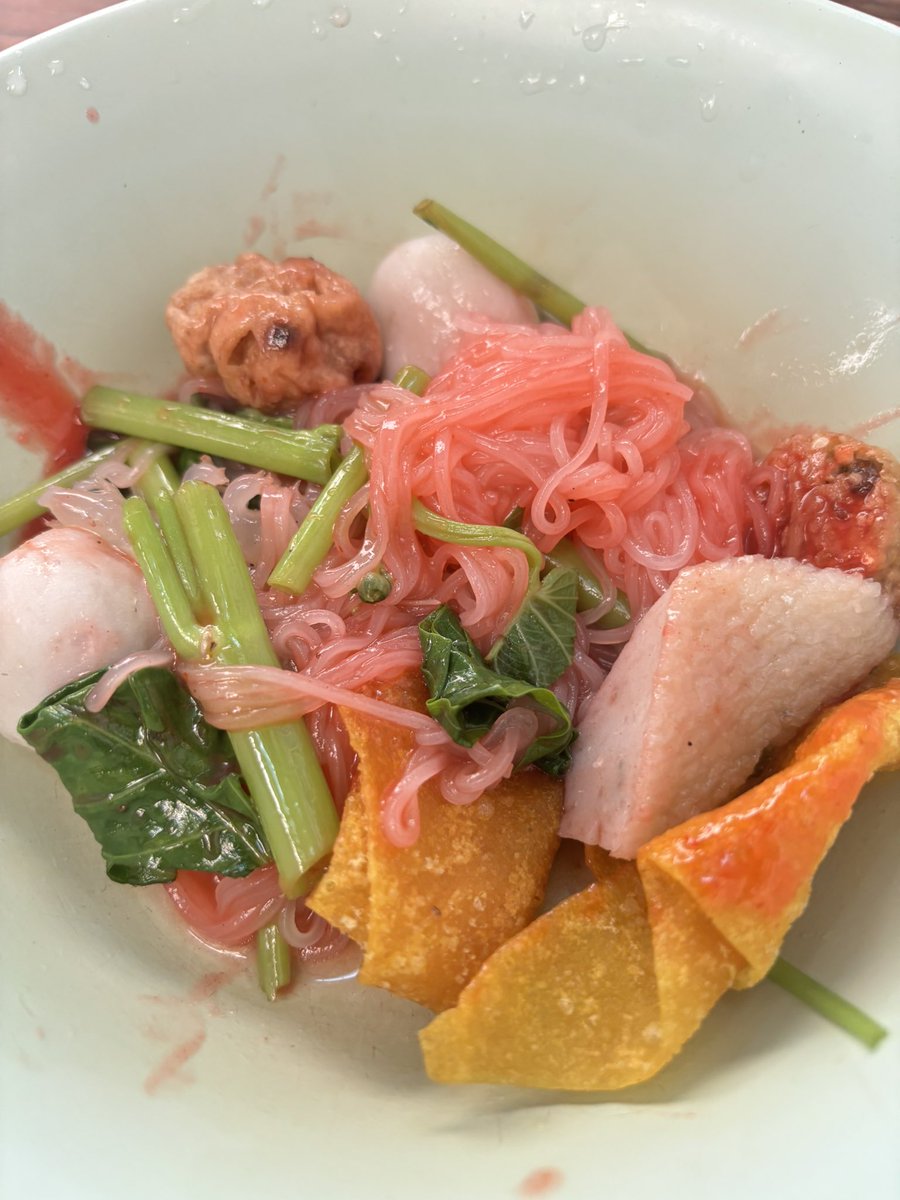 thaibornchinese's tweet photo. คำทับศัพท์จีนโพ้นทะเลที่คนไทยใช้ทับศัพท์แบบผิดความหมายเดิมเท่าที่นึกออกมี ปาท่องโก๋, ซาลาเปา, หมี่, จิ๊กโฉ่ว, แปะซะ, จับช่าย, ขนมกุยช่าย, อ่อส่วน, เย็นตาโฟ จริงๆอีกเยอะนะคะแต่เท่าที่นึกตอนนี้ออกแบบไวๆ🤣

ใครสนใจเดี๋ยวอ่านในรีพลายนะคะ บางตัวเคยเขียนถึงไปละค่ะ (1) https://t.co/rrE6quPobx