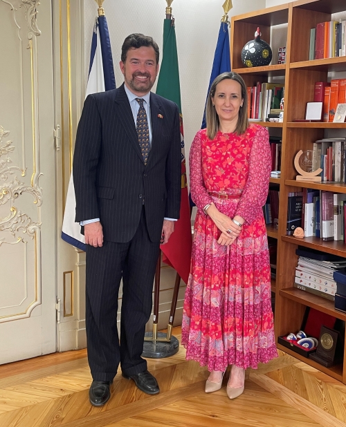 camoes_ip's tweet photo. 📍 Portugal: Presidente do Camões, I.P. recebe Cônsul Honorário de Tonga em Lisboa    

📷Leia o artigo completo: https://t.co/ctY3nKMPOm

#CamõesIP #Cooperação https://t.co/r1SETv2NxY