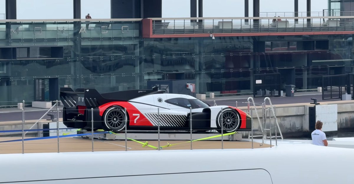 BreezyGTP's tweet photo. @NobleF1 Hyper car joined the party too https://t.co/2j82QIqHSX
