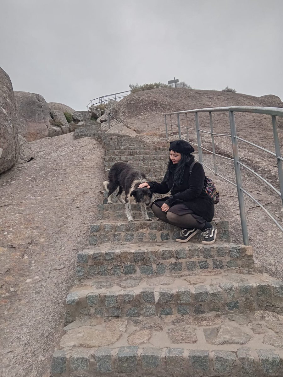 ninastrange_'s tweet photo. Hoy es mi cumpleaños ✨️💕 Estoy donde quiero estar, en los cerros y acariciando perritos. 
Acepto regalitos en mi alias nina.strange 💋🌹 https://t.co/NN4cYbr9ZP
