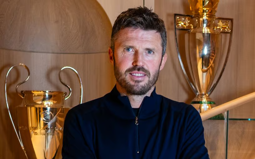 UtdXclusive's tweet photo. 🚨🗣️ @JacobsBen  on if United are likely to make six or seven signings:

"Yeah, I said before, when I said it, we've gone through the last few months and there hasn't been many updates, but I stuck to Ederson and he signed. I stuck to two midfielders or more and they're going to get two or more. I stuck to six or seven signings..."

[@UnitedStandMUFC]