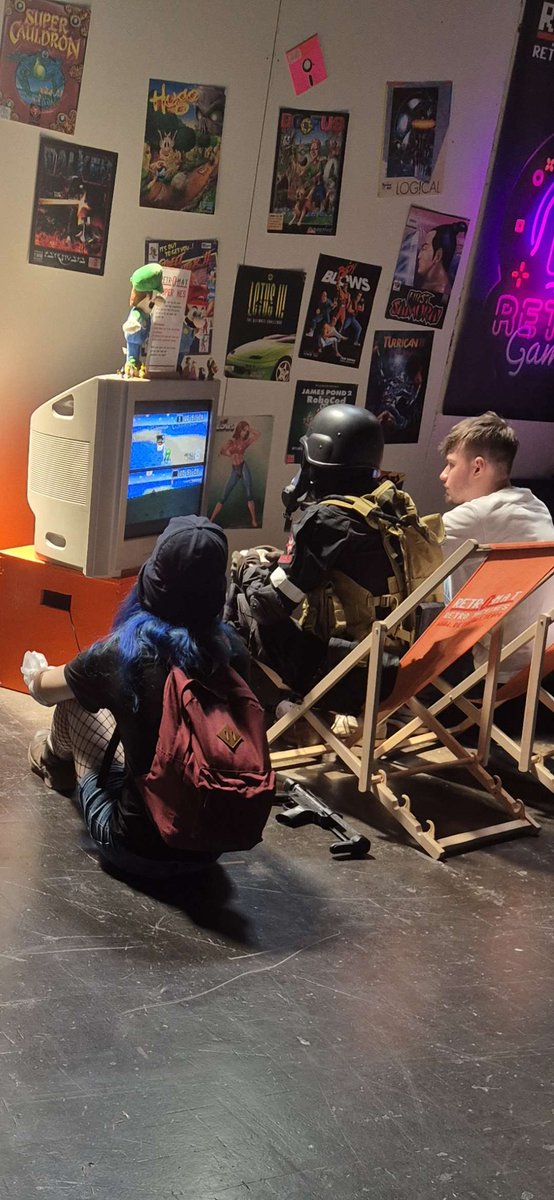 FloppyLetdown's tweet photo. Well DoKomi was a blast, it will be something ill remember for a long time, glad my Leon cosplay looked okay! https://t.co/o1VymtbF5V