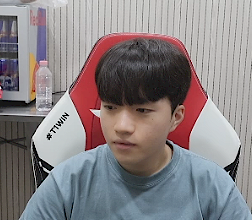 hyoki57's tweet photo. 초딩 강아지 머임? https://t.co/tCKgaBDR8h