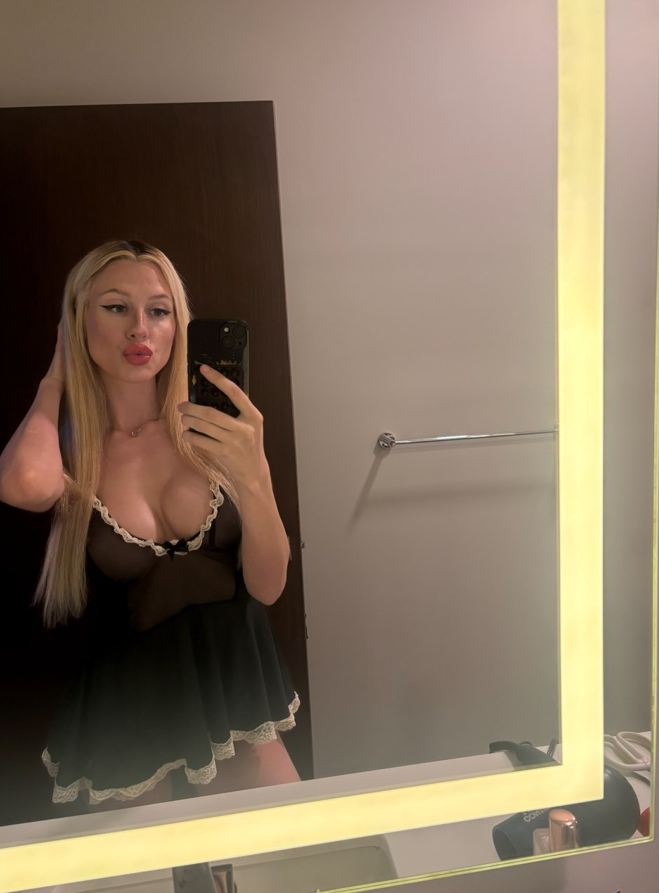 ChelseaBlondeee's tweet photo. @Miss___Rose_ Good Morning everyone, say it back for morning selfie in ur DMs https://t.co/LMGDTURF8D