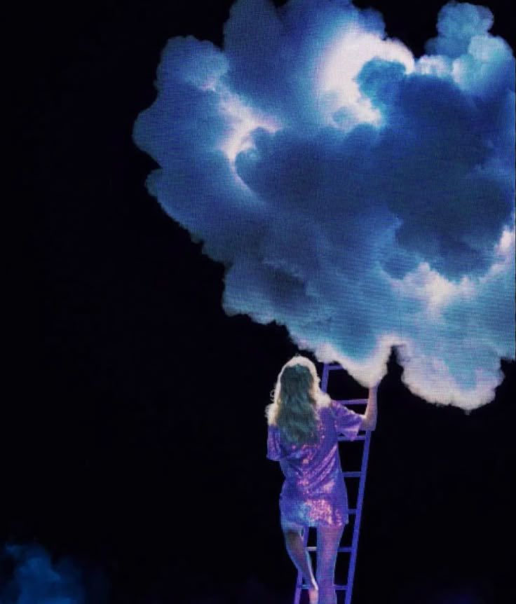 ihgdabc's tweet photo. All this thing about the clouds for the Toy Story 5 promo… ☁️☁️☁️

In the Lavender Haze video, Taylor gets out of the house (closet and the lavender relationship) by taking down the walls and going to the clouds in space. And we know that space is a metaphor for freedom. So… https://t.co/aTMLRb7QsL