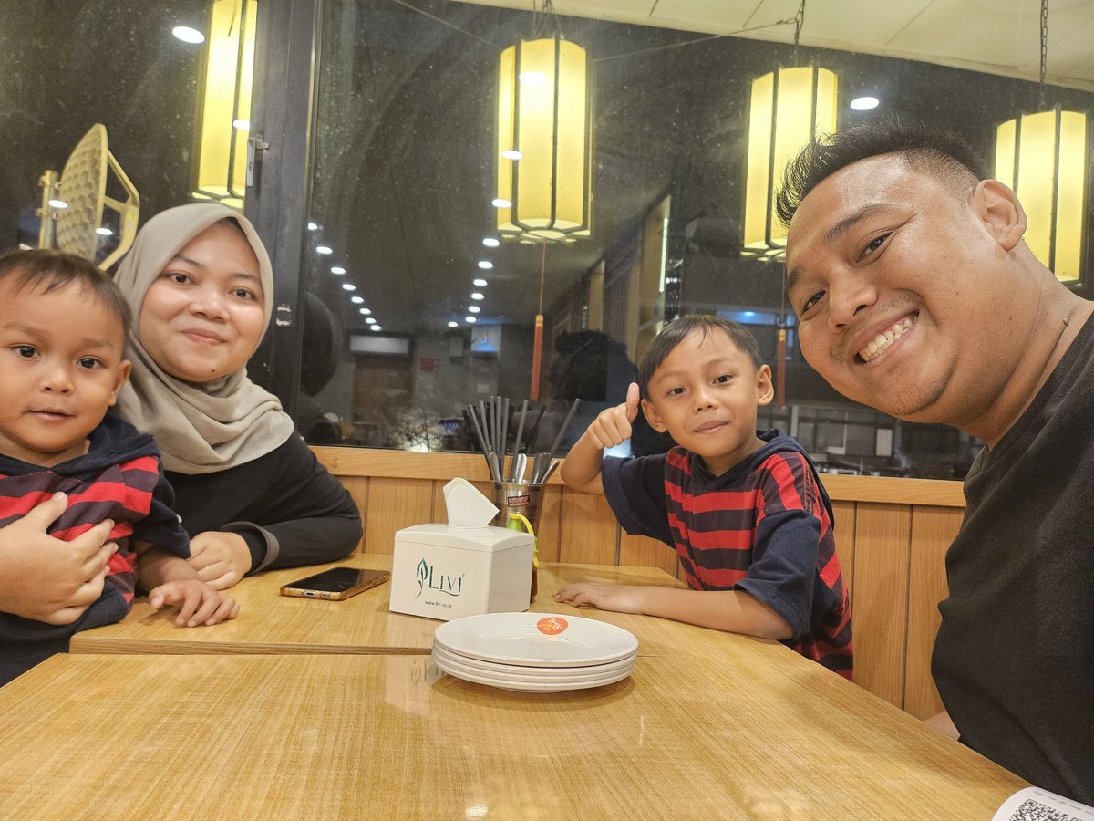 Lattov's tweet photo. Rezeki anak Soleh https://t.co/911YcATGzA