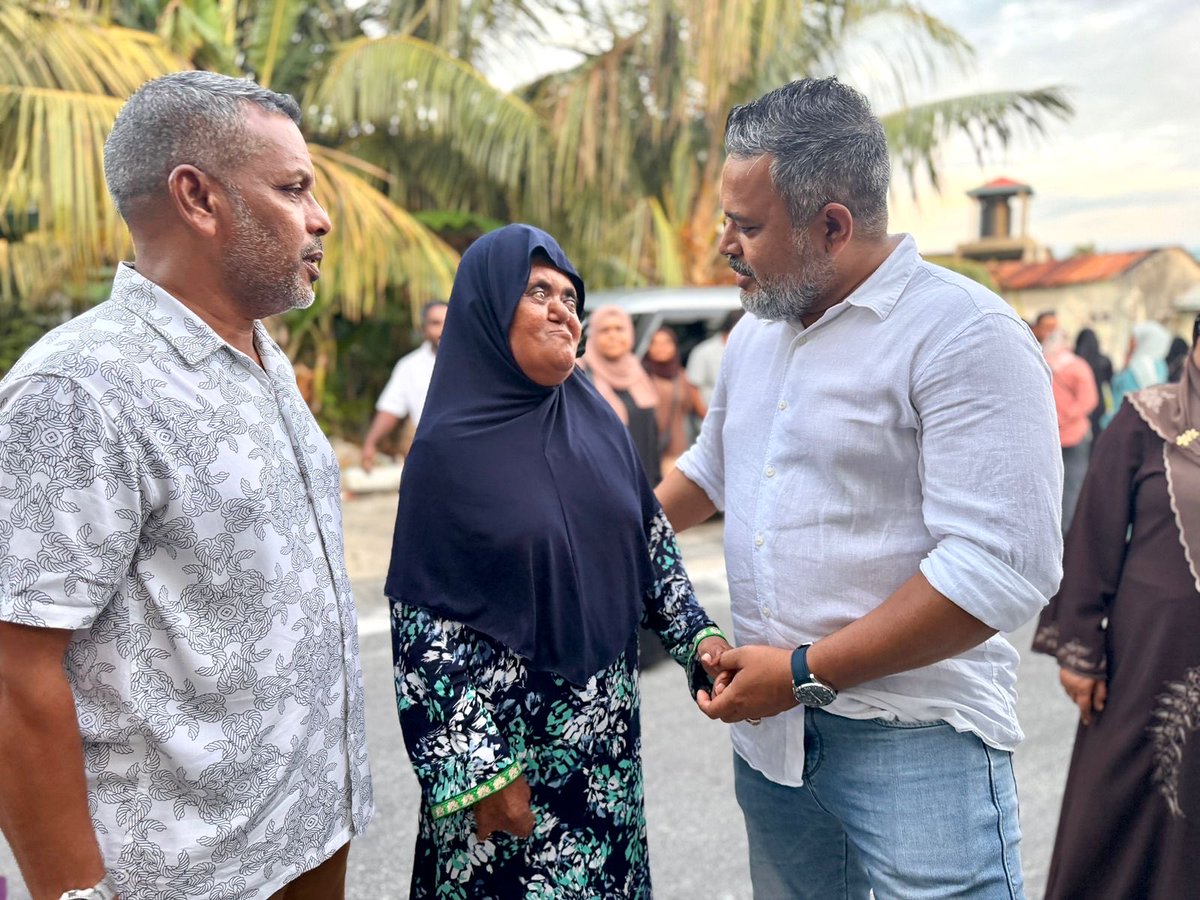 MPMohdIsmail's tweet photo. 📍އަައްޑޫ ހިތަދޫ އުތުރު  ދާއިރާ

ކޮންގްރެސް ޕާޓީގެ ލީޑަރޝިޕްގެ ބޭފުޅުންނާއި އައްޑޫ ސިޓީ ހިތަދޫ އުތުރު ދާއިރާގެ ކެންޑިޑޭޓް އަޙްމަދު ސަޢީދު، އެ ދާއިރާގެ ރައްޔިތުންގެ އަރިހަށް ދޮރުންދޮރަށް .!!

#CandidateNo1
#VoteSoda 
#DhiveheengeRaajje https://t.co/zAMTH8I1in