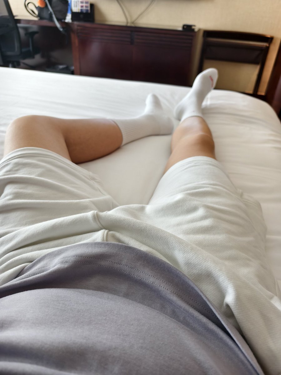 dog_humanoid's tweet photo. 有狗狗来舔的吗？ https://t.co/nwqUFAQu1l