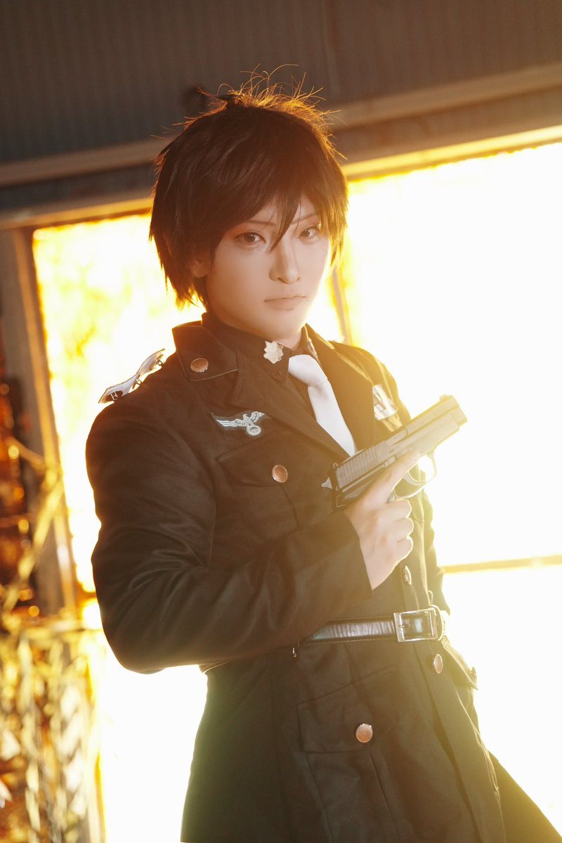Tomohiro_Cos's tweet photo. 5/31 クロスタゼロ @chrome2studio 

指揮官
　　/ 勝利の女神 NIKKE

– 特殊別働隊 指揮官 –

撮影: えびすあきさん @YEBIS_AKI 

#カウンターズ・レディ0531 
#NIKKEcosplay https://t.co/axOdIT9xFB