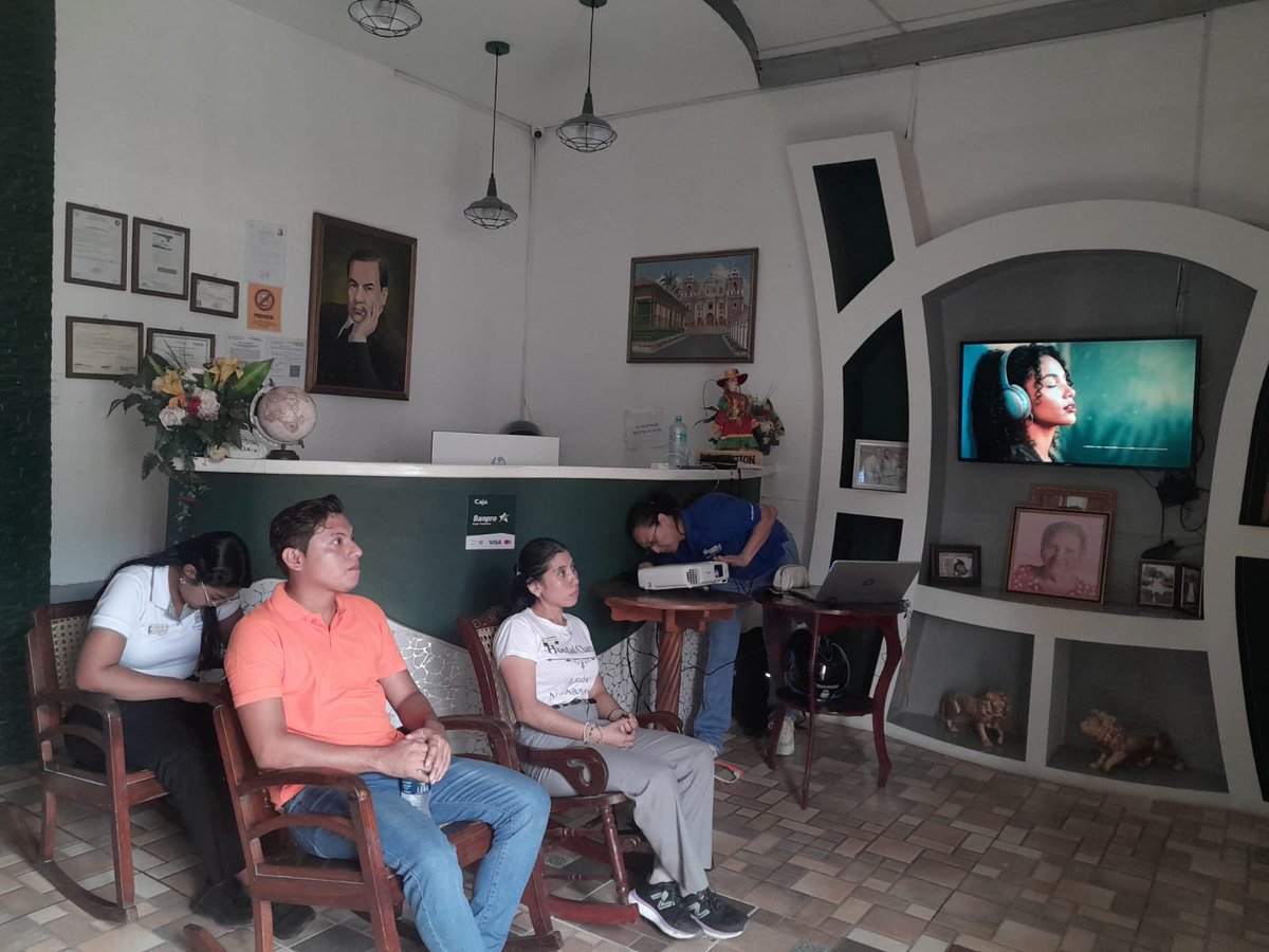InturLeon's tweet photo. INTUR realizó en Hostal Clary la capacitación sobre las Técnicas 1: Lenguaje Básico y Estructura Organizacional y Técnica 2: 5’S del Programa Moderniza, fortaleciendo las capacidades de propietarios y colaboradores del sector turístico. 🤝📊 #NicaraguaFascinanteIrresistible https://t.co/j9nJVGhuvM