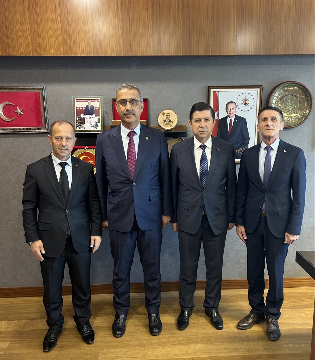 LBayraktar54's tweet photo. 📍 TBMM

▫️Kocaali Belediye Başkanımız Turan Yüzücü, AK Parti Kocaali İlçe Başkanımız İsmail Demir ve MHP Kocaali İlçe Başkanımız Adnan Arar’ı,

▫️AK Parti Sakarya İl Yedek Yönetim Kurulu Üyemiz Rıfat Onat, Sakarya Rizeliler Derneği Başkanı Erkan Azman ve Yönetim Kurulu Üyesi Recep Tayyip Yüce’yi Gazi Meclisimizde misafir ettik.

Nazik ziyaretleri için kendilerine teşekkür ediyorum.