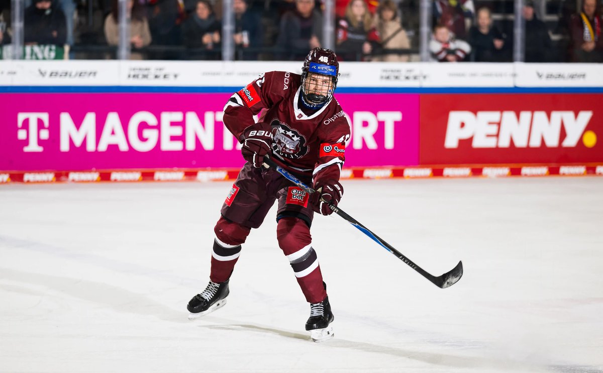 BlueshirtBanter's tweet photo. Making the Case: Alberts Smits

A mobile, physical defenseman with top-pair potential, Alberts Smits checks nearly every box for teams drafting near the top of the first round.

Read it here ➡️ https://t.co/RCbKryIJ93 via @RSolisByx #NYR https://t.co/yYIbDwEiKH