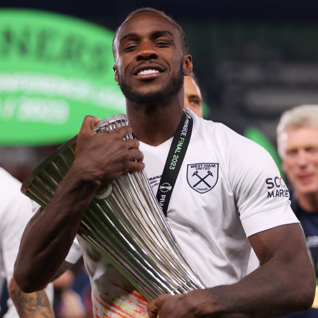 WestHam_Central's tweet photo. “It was the club not appreciating what I do. The first year, they wanted to pay me like a right-back. Every time they brought in a new player, they got the big contracts, even though I was doing the job.”

– Antonio on negotiations over money with Sullivan https://t.co/BK27cSvqeL