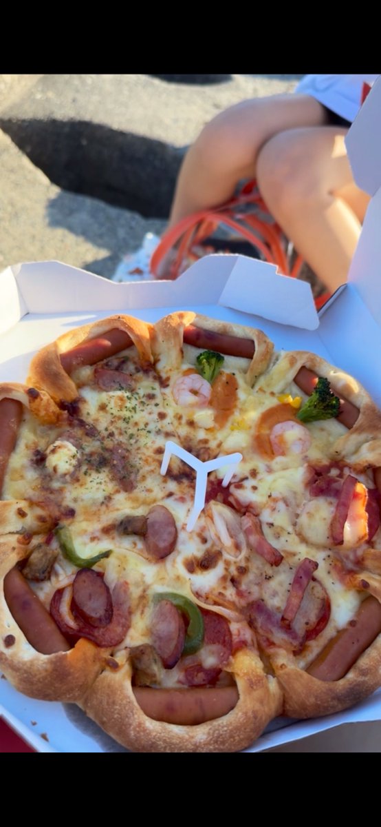 _ohsdki's tweet photo. 海でピザ食うやつ最高だった🍕 https://t.co/UUQUgbcWoi