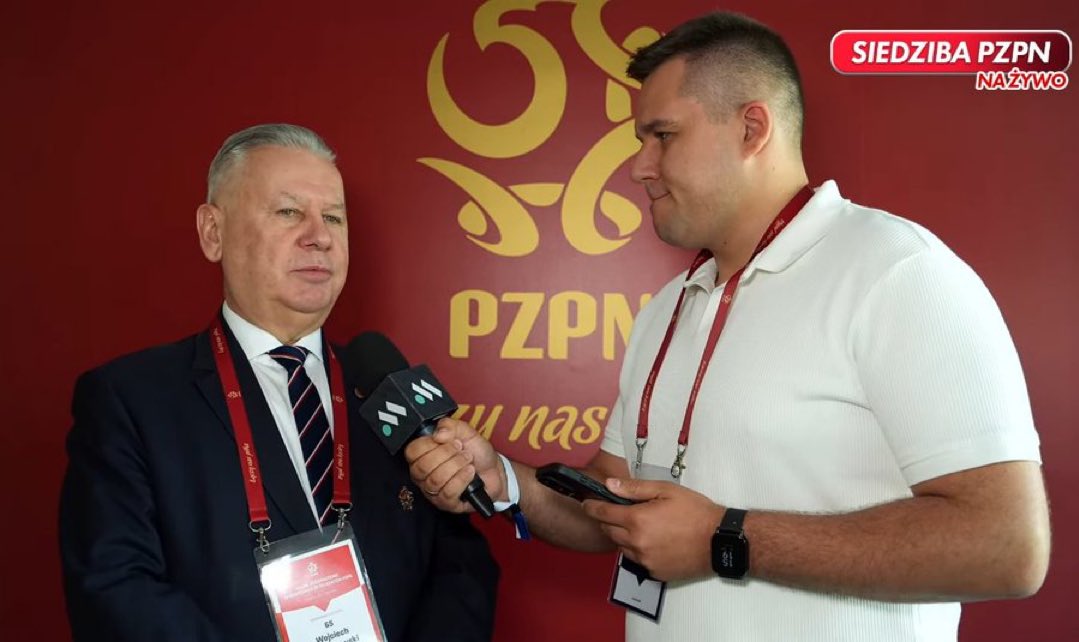 JagaUpdatesPL's tweet photo. 🚨 Jagiellonia ma obecnie pięciu kandydatów na nowego dyrektora sportowego.

Wojciech Strzałkowski w @Meczykipl: „W tym momencie pracuje nad tym zarząd, a konkretnie Maciej Szymański.”

Właściciel Jagi dodał, że klub próbował zatrzymać Łukasza Masłowskiego kolejnymi ofertami, ale dyrektor od dawna komunikował chęć odpoczynku.
