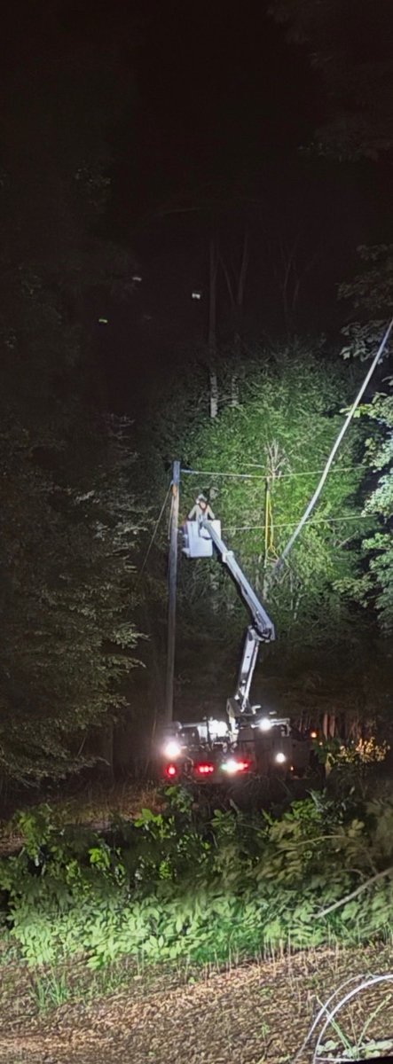 alabamapower's tweet photo. We appreciate your patience as restoration continues across the state. Service has been restored to 98% of customers, and crews continue working around the clock until power is safely restored to everyone still affected.  See the latest updates at https://t.co/ZC1Qyu06ki. https://t.co/St60iOIcDf