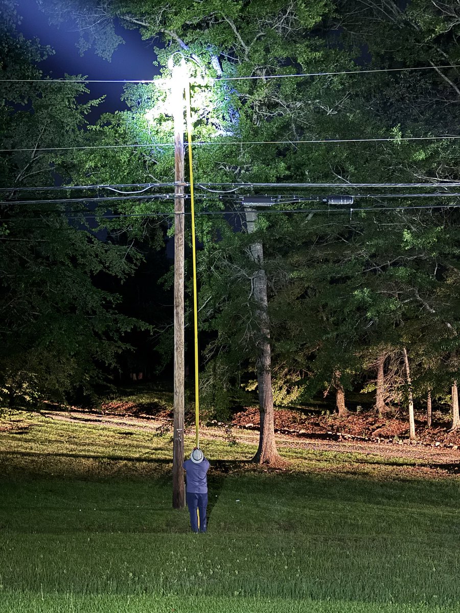 alabamapower's tweet photo. We appreciate your patience as restoration continues across the state. Service has been restored to 98% of customers, and crews continue working around the clock until power is safely restored to everyone still affected.  See the latest updates at https://t.co/ZC1Qyu06ki. https://t.co/St60iOIcDf