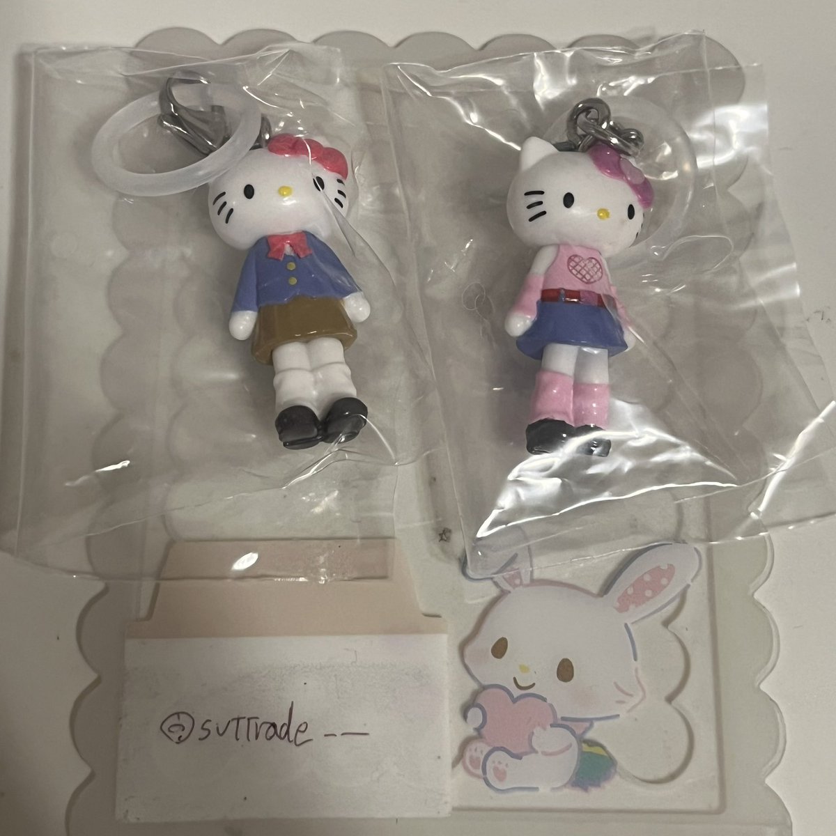 svttrade__'s tweet photo. @0WU00 @0 はじめまして、検索より失礼いたします。他ポストになり恐縮ですがあしながキティ2種所持しております。画像お借りした1枚目1段目シュガバニまたは2枚目💖のうちいずれかとの交換可能でしたらご検討よろしくお願いいたします🙇🏻‍♀️ https://t.co/mxUNVK7To3