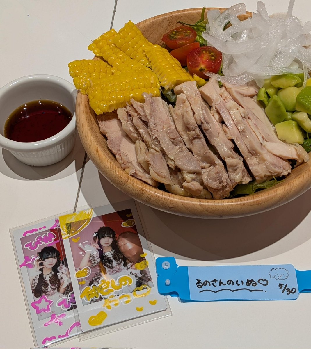 GCrS7rDfYD22608's tweet photo. 2日間連続通院
1年以上通ってるのにチェキ初めましてだったり、伊勢神宮ネキの画力が上がりまくってたり
そしてついに犬
#IDOLMagicFantasy https://t.co/DBN0VJYakn