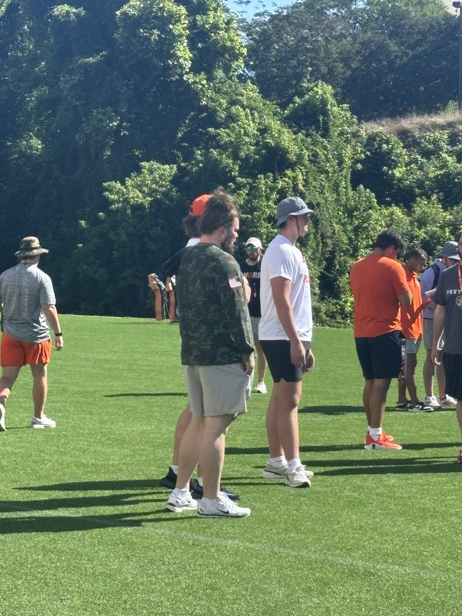 PainterNic's tweet photo. Former Center Ryan Linthicum is here helping with camp today https://t.co/DliguOXk8J