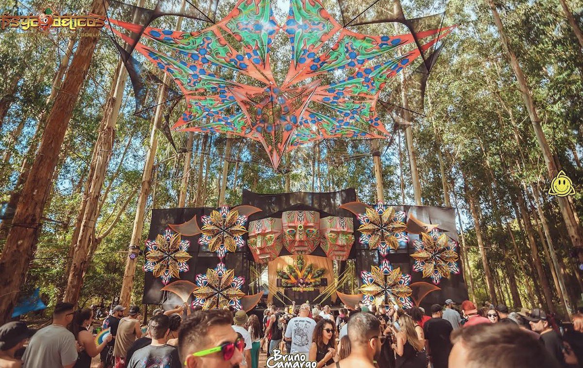 ACW5642's tweet photo. @leonardodias tenda de rave, tem varias chacaras que quase todo final de semana fazem raves.  A rave comeca sabado e termina domingo ao anoitecer, tem os eventos na pagina do instagram também, as tendas ficam mato a dentro mesmo, proximo das chacaras https://t.co/71oaSuJlyW