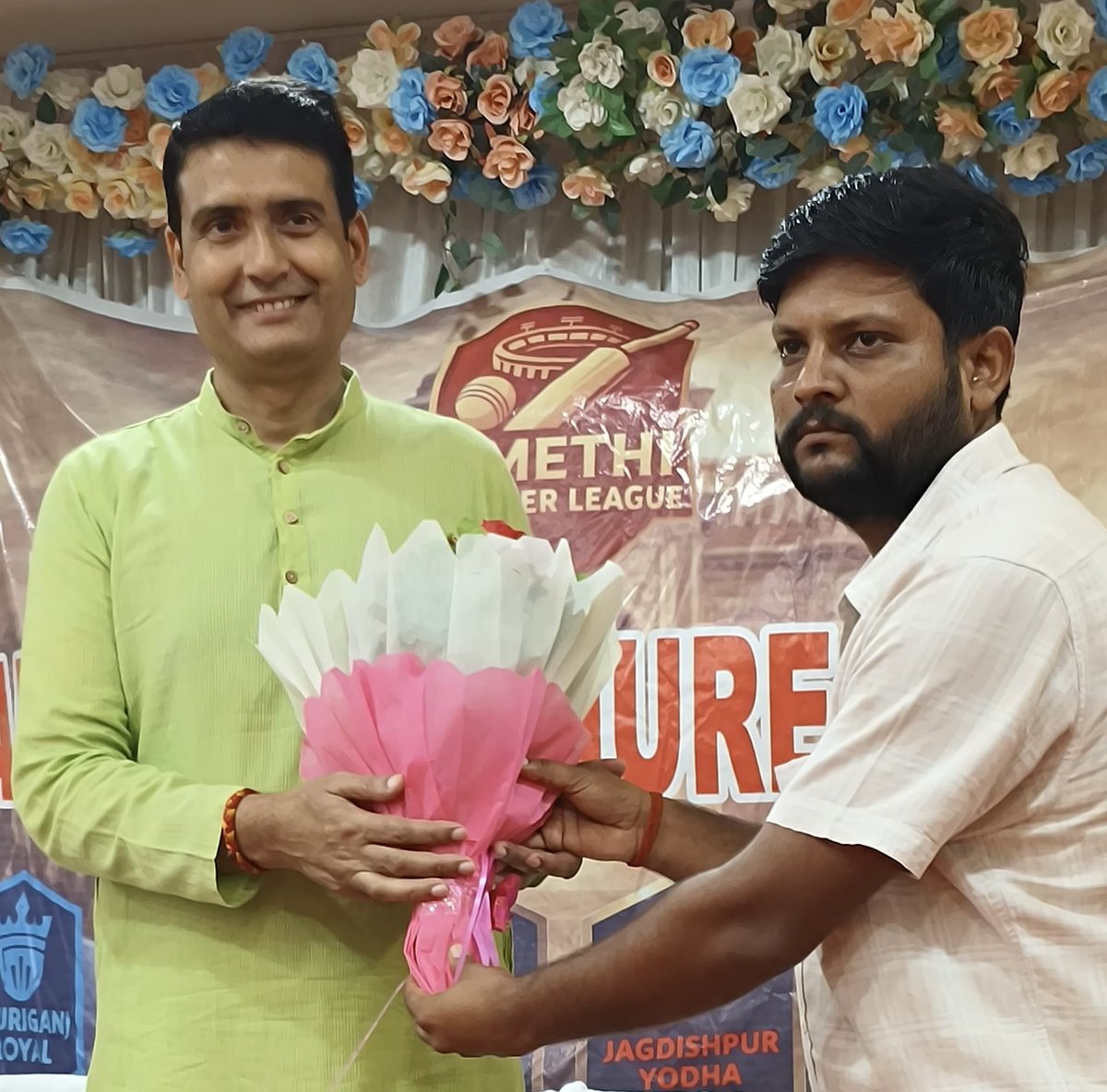 DeepakSinghINC's tweet photo. आज 15 जून से प्रारम्भ हो रही अमेठी प्रीमियर लीग के शुभारंभ अवसर पर आयोजित प्रेस कॉन्फ्रेंस के साथ ही मतदाता सूची निगरानी अभियान से जुड़े कांग्रेस साथियों के साथ बैठक कर संगठनात्मक विषयों पर विस्तार से चर्चा अवसर पर अमेठी सांसद श्री @KLSharmaINC जी के साथ सहभागिता किया।

#Amethi #Congress #APL #AmethiPremierLeague #VoterList #TeamAmethi