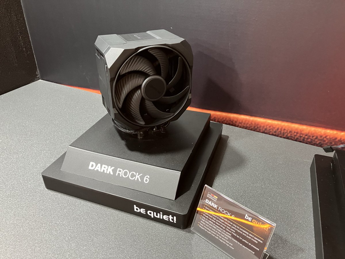 bequietJapan's tweet photo. フラッグシップ空冷クーラーの「DARK ROCK」シリーズが6になり生まれ変わります。
シングルファン、デュアルファンともにスライドレールによる取り付けでファンクリップとはお別れです。
日本国内の発売は7月ごろを予定しています。
#COMPUTEX https://t.co/0xMx2bebEz