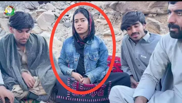 Mahnoor_Haider2's tweet photo. غور سے دیکھیے! تصویر میں نظر آنے والی یہ زرینہ بلوچ ہے، جو نوکنڈی میں ایک کارروائی کے دوران ہلاک ہوئی۔ یہ واقعہ ایک بار پھر اس تلخ حقیقت کو اجاگر کرتا ہے کہ کالعدم بی ایل اے (BLA) بلوچ خواتین کو ایسے راستے پر دھکیل رہی ہے جو بلوچ روایات، بلوچ میار اور ان کے روشن مستقبل کے منافی ہے۔

نواب اکبر بگٹی سمیت متعدد بلوچ قبائلی روایات کے حامل رہنماؤں کے نزدیک خواتین کو مسلح تنازعات میں استعمال کرنا بلوچ میار کے خلاف سمجھا جاتا تھا۔ بلوچ معاشرے میں خواتین کو عزت، تحفظ اور وقار کی علامت تصور کیا جاتا ہے، مگر آج تنظیمی مقاصد کے لیے نوجوان بلوچ خواتین کو عسکری سرگرمیوں میں شامل کیا جا رہا ہے۔

سوشل میڈیا پروپیگنڈے اور گمراہ کن بیانیوں کے ذریعے نوجوان ذہنوں کو متاثر کیا جاتا ہے، جس کے نتیجے میں بعض لڑکیاں تعلیم، ترقی اور بہتر مستقبل کے بجائے تشدد اور تصادم کی راہ پر ڈال دی جاتی ہیں۔ زرینہ بلوچ کا انجام اس حقیقت کی ایک افسوسناک مثال ہے کہ تشدد کا راستہ صرف جانوں کا نقصان اور خاندانوں کے لیے دائمی دکھ کا باعث بنتا ہے۔

بلوچستان کی بیٹیوں کا اصل مقام تعلیمی اداروں، تحقیق، قیادت اور ترقی کے میدان ہیں، نہ کہ تشدد اور خونریزی کی راہیں۔ بلوچستان کا روشن مستقبل امن، تعلیم اور ترقی سے وابستہ ہے، اور یہی راستہ نوجوان نسل کی حقیقی کامیابی اور خوشحالی کی ضمانت ہے۔
#Balochistan