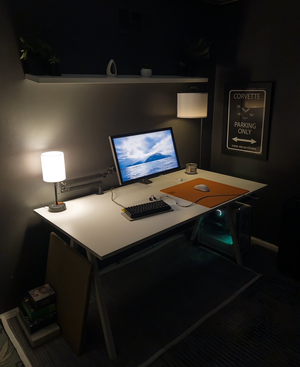 _m1lanx's tweet photo. 🏙️ #desksetup https://t.co/aC4SePerw1