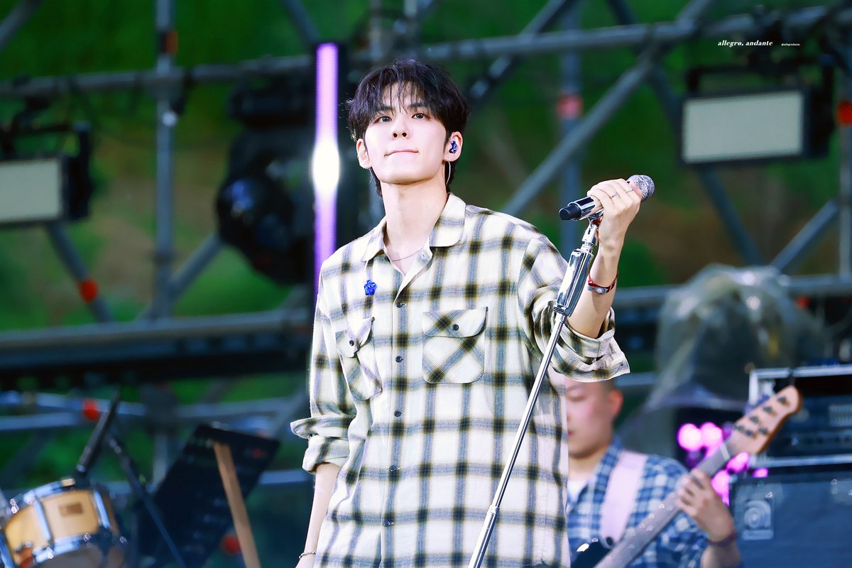 allegrodante_'s tweet photo. 260531 뷰민라

🫧🌱🍀
#WONPIL #원필 #DAY6 #데이식스 https://t.co/mpi1BrNWhk